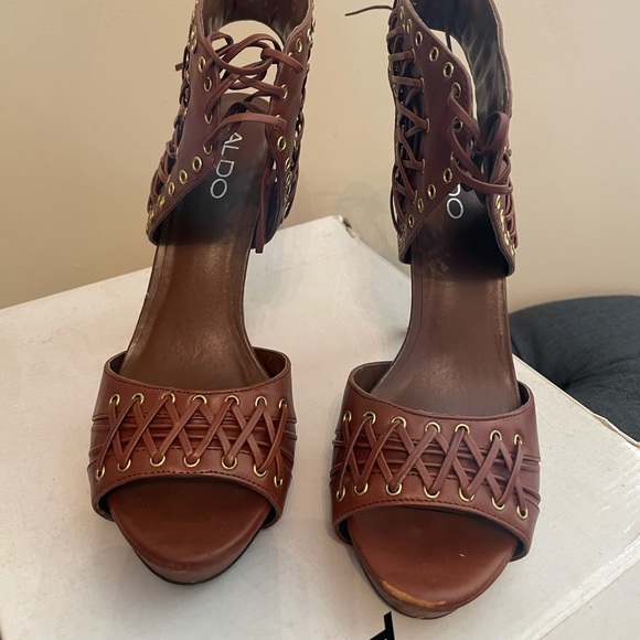 Brown lace up heeled sandals - Picture 4 of 5